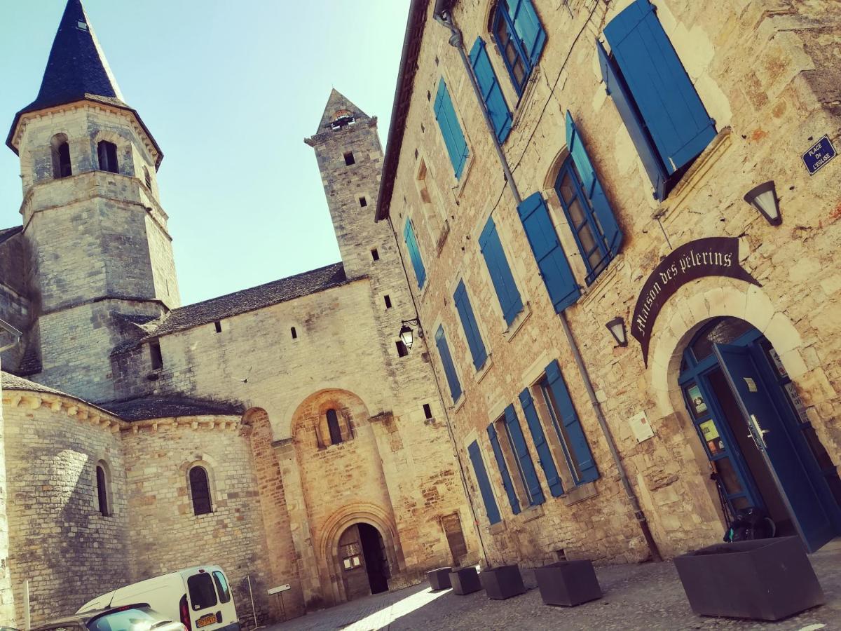 Gite La Maison Des Pelerins Villeneuve-d'Aveyron Екстер'єр фото
