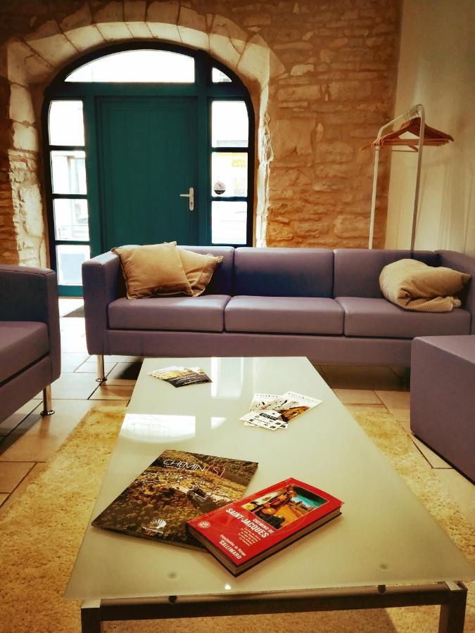Gite La Maison Des Pelerins Villeneuve-d'Aveyron Екстер'єр фото